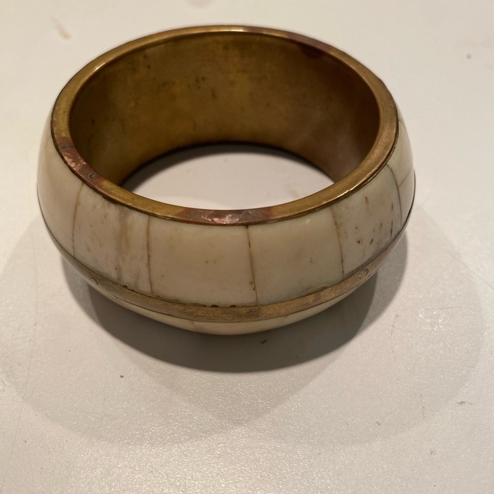 Elegant Cream and Gold Bangle Bracelet